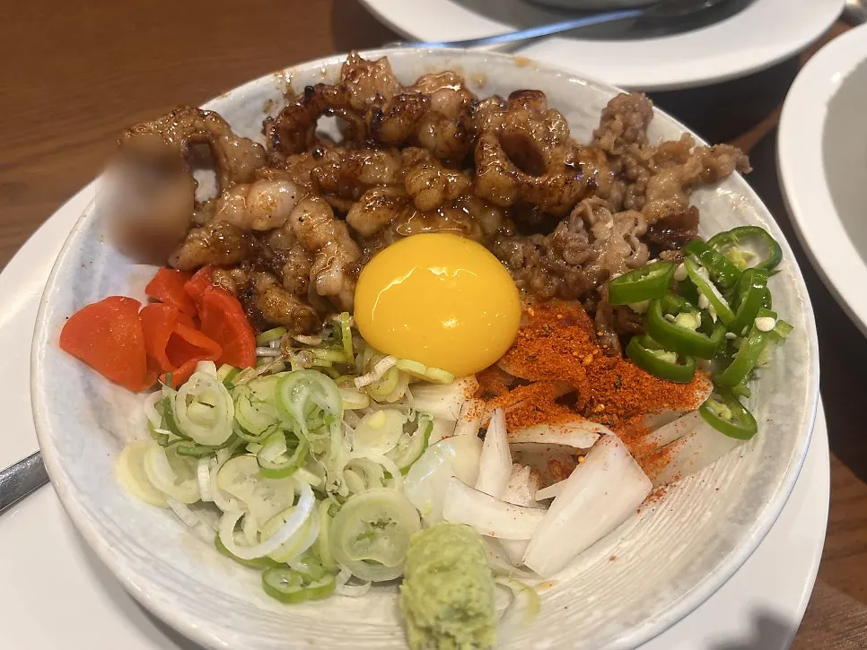 Hormone-don topped with beef intestine