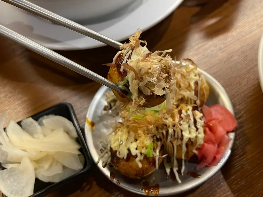 A plate of 5 pieces of takoyaki at Mentsuru