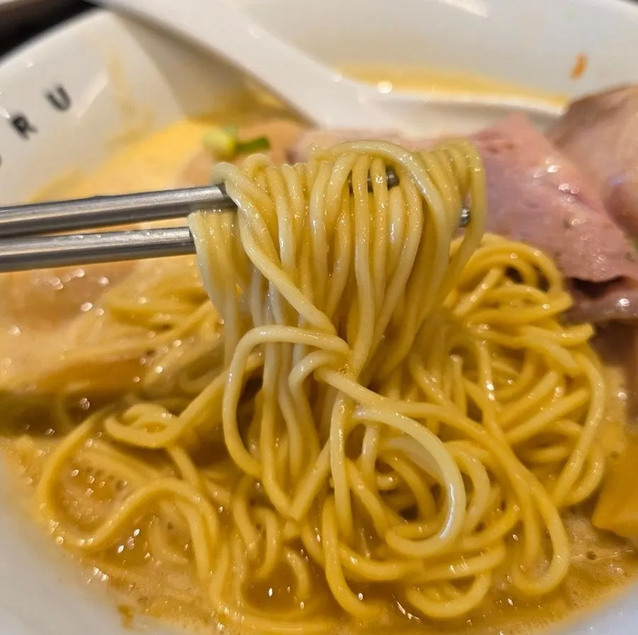탱글한 라멘 면발