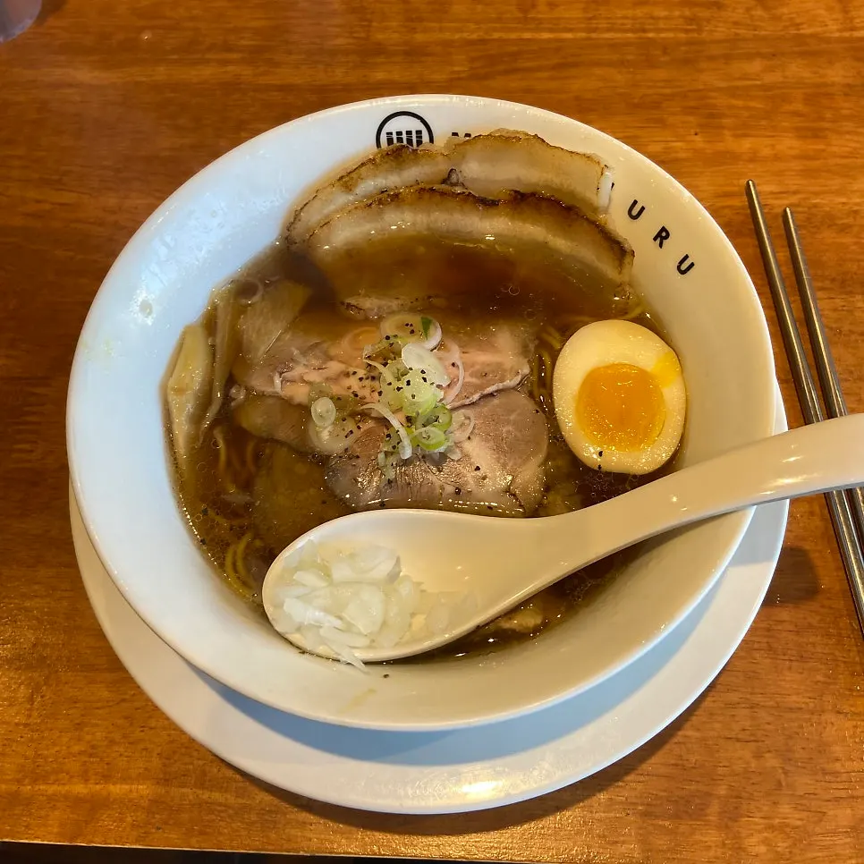 Soy-sauce-based shoyu ramen broth and noodles