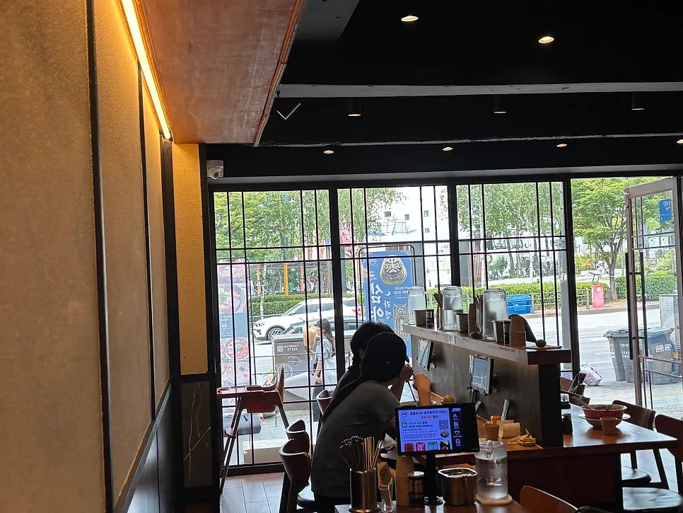 Interior of Mentsuru with the entrance kiosk visible