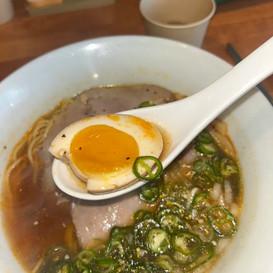 고기가 올라간 매운쇼유라멘