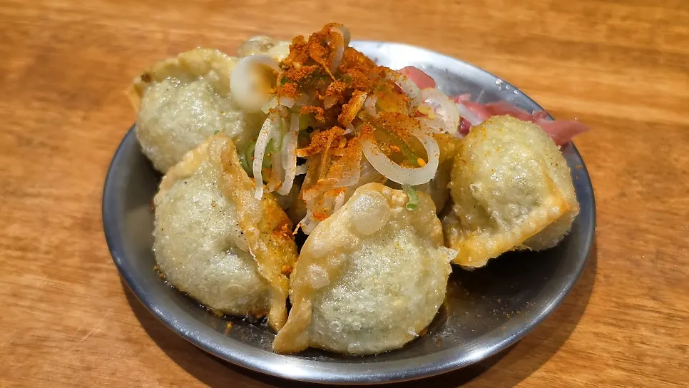 Six pieces of fried gyoza from Mentsuru
