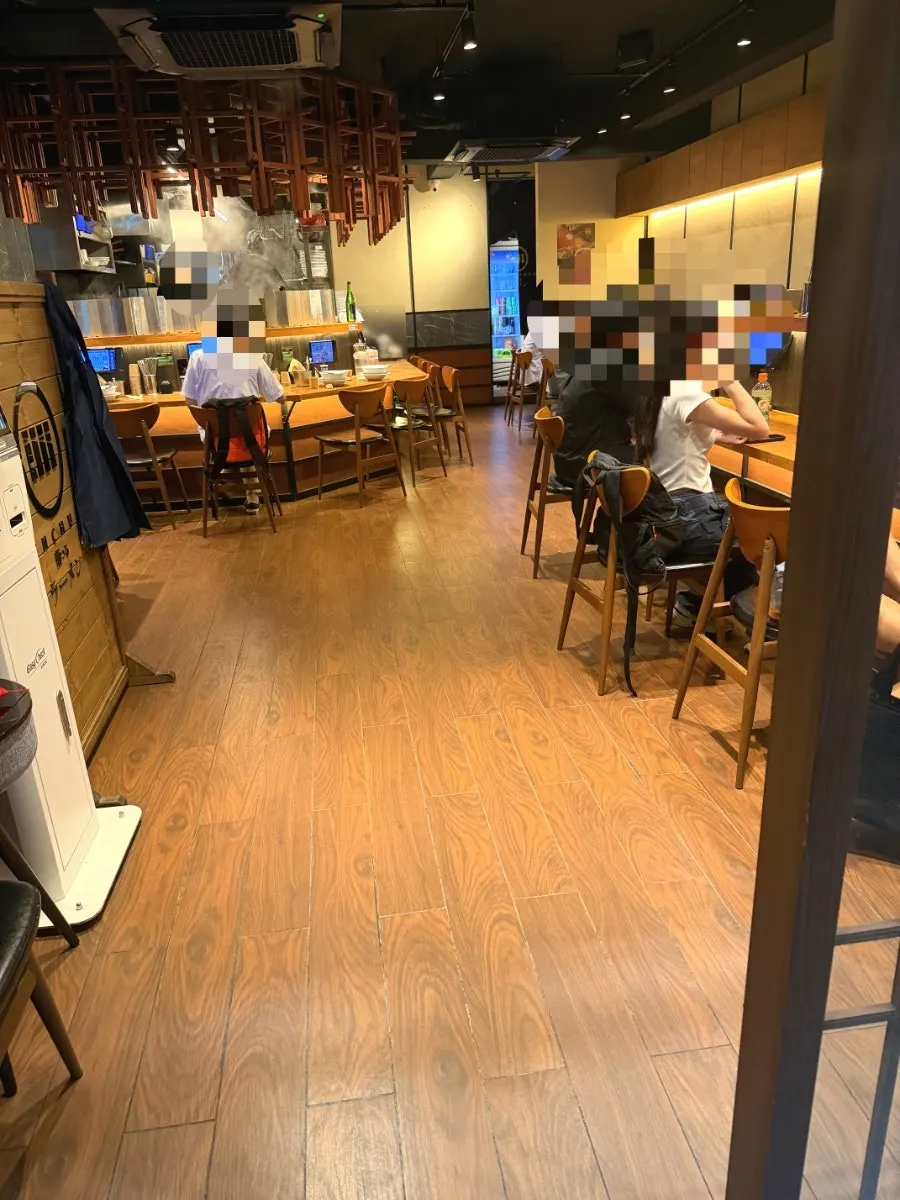 Bar table seating at Mentsuru Children's Grand Park Branch