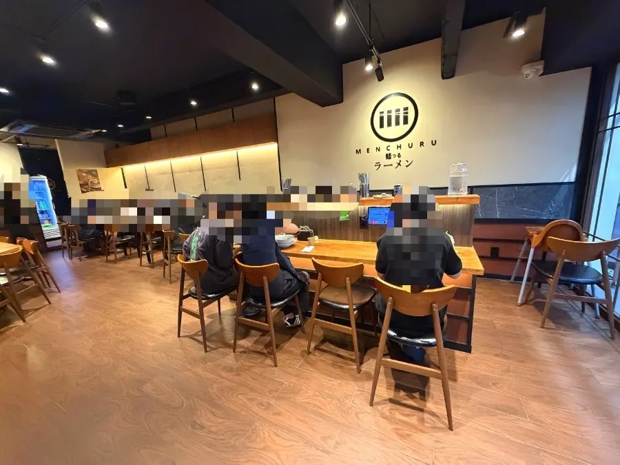 2–4 person tables at Mentsuru Children's Grand Park Branch