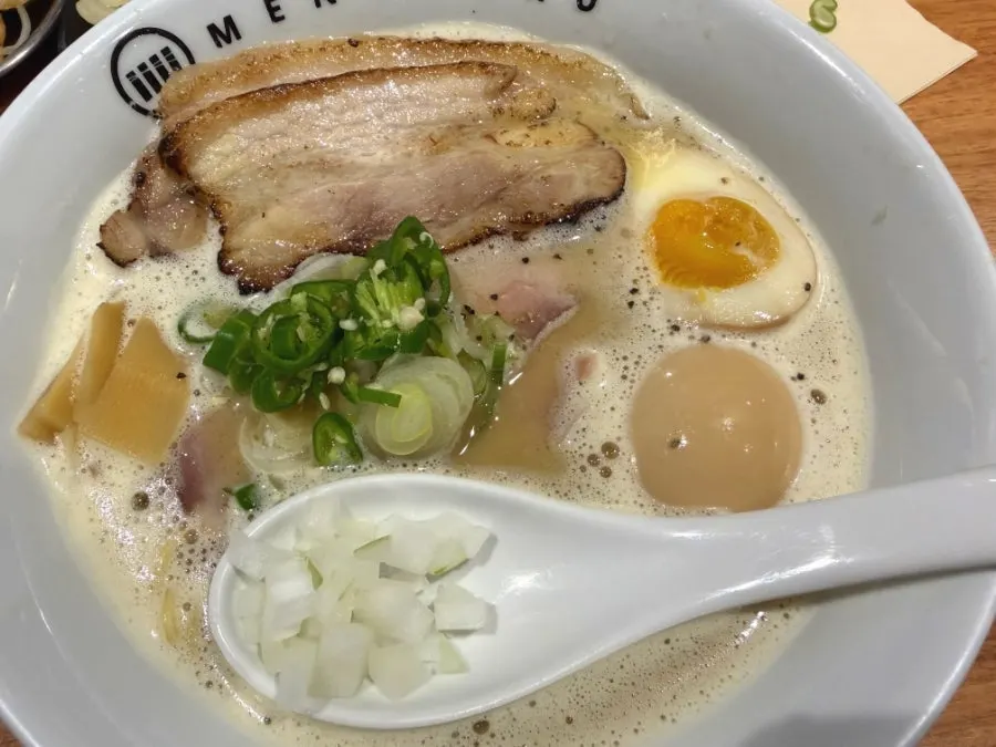 Mentsuru's rich tori paitan ramen