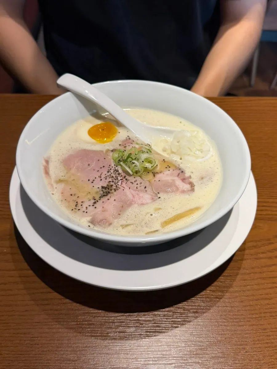 A bowl of Mentsuru's rich-broth tori paitan