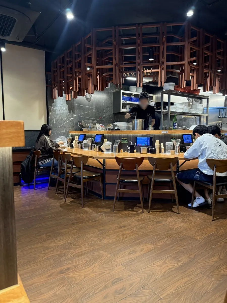 Mentsuru dining hall with customers in the evening