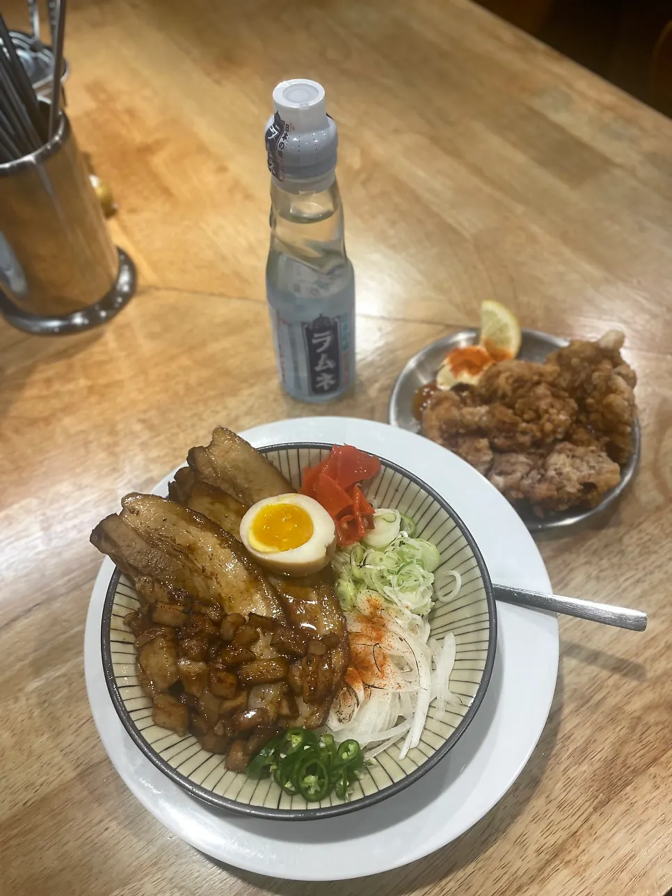 멘츠루 시청점 입구 옆 주문 키오스크