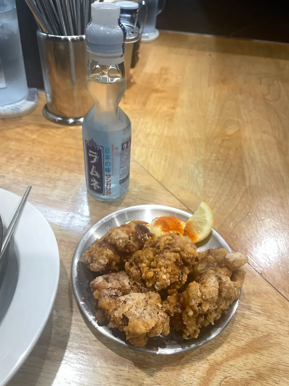 청양고추와 양파가 얹힌 차슈동 토핑