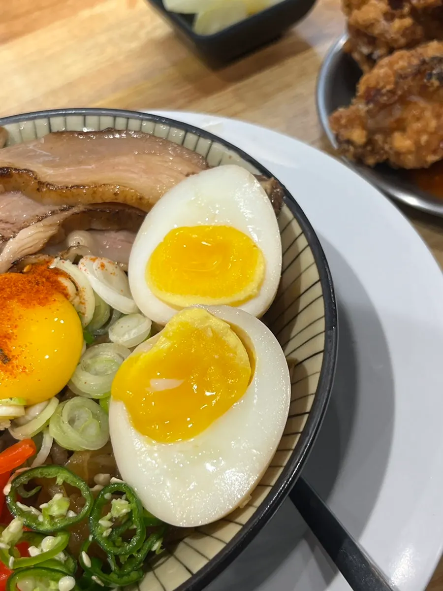 달걀을 올린 멘츠루 시청점 규동