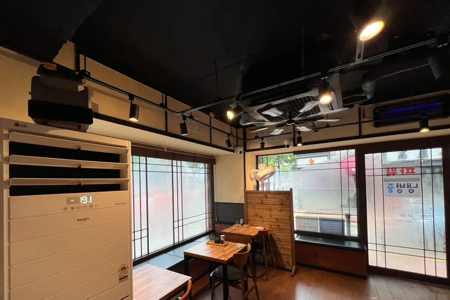 멘츠루 시청점 1층 테이블 좌석