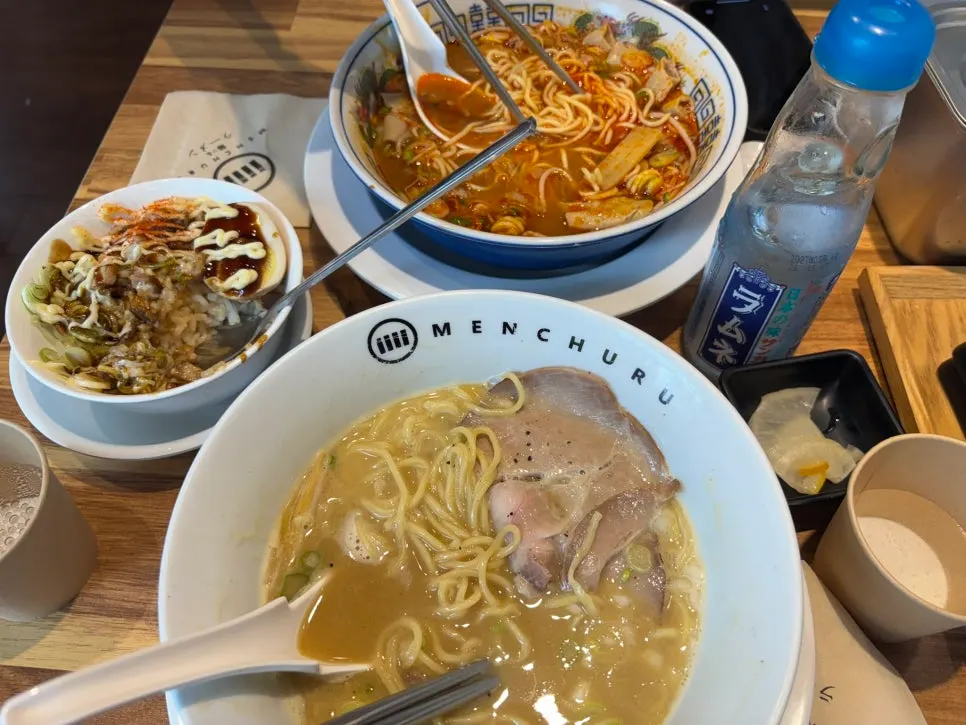 멘츠루 시청점 식사 자리 전경