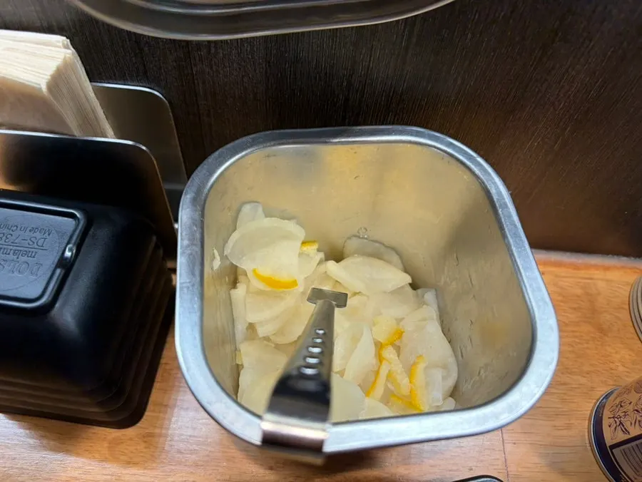 Solo dining seat with phone stand at Mentsuru City Hall Branch