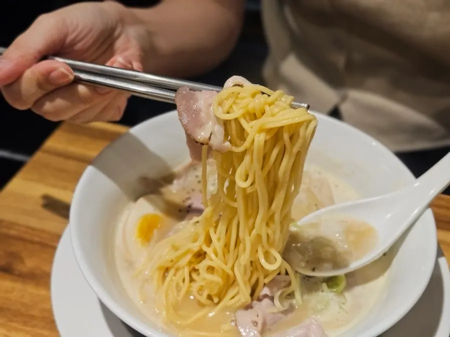 Close-up of the white broth tori paitan
