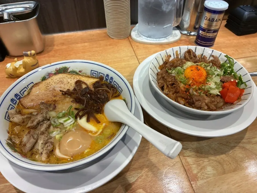 Both motsu tonkotsu ramen and gyudon bowls together