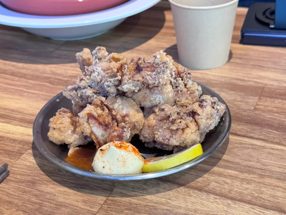 Gara-age served with lemon and sauce