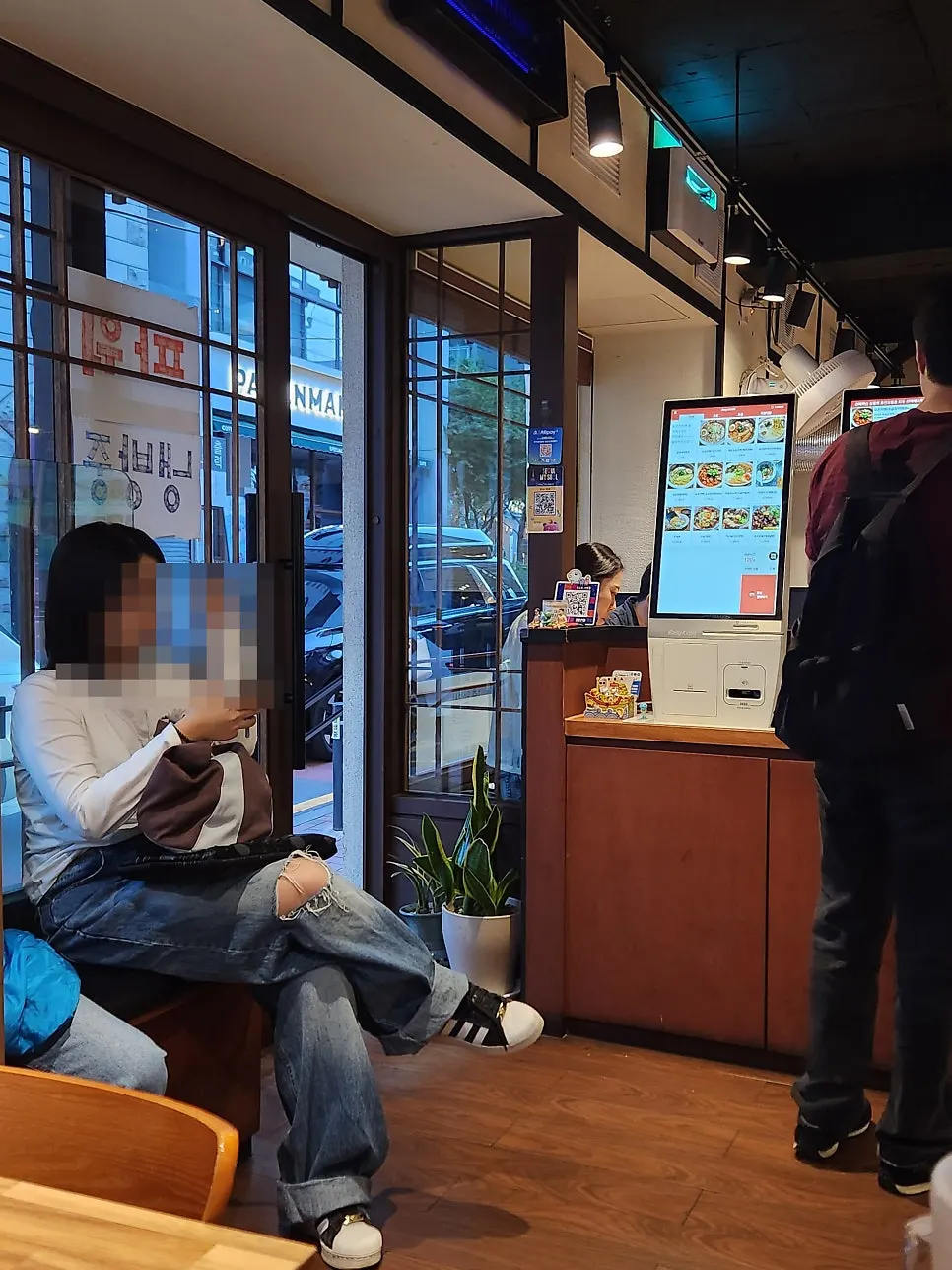 입장 전 주문하는 멘츠루 키오스크