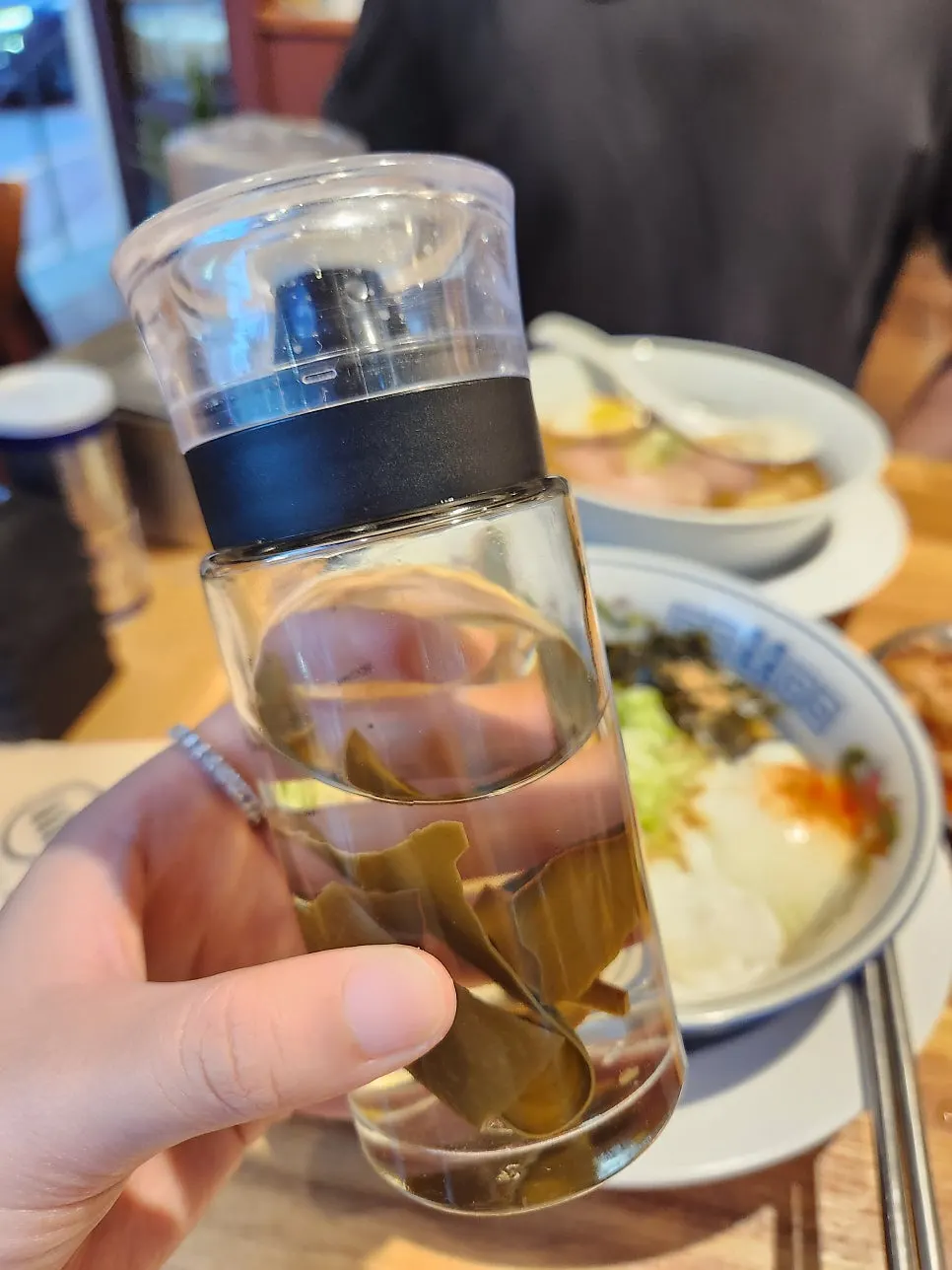 테이블에 비치된 다시마 식초