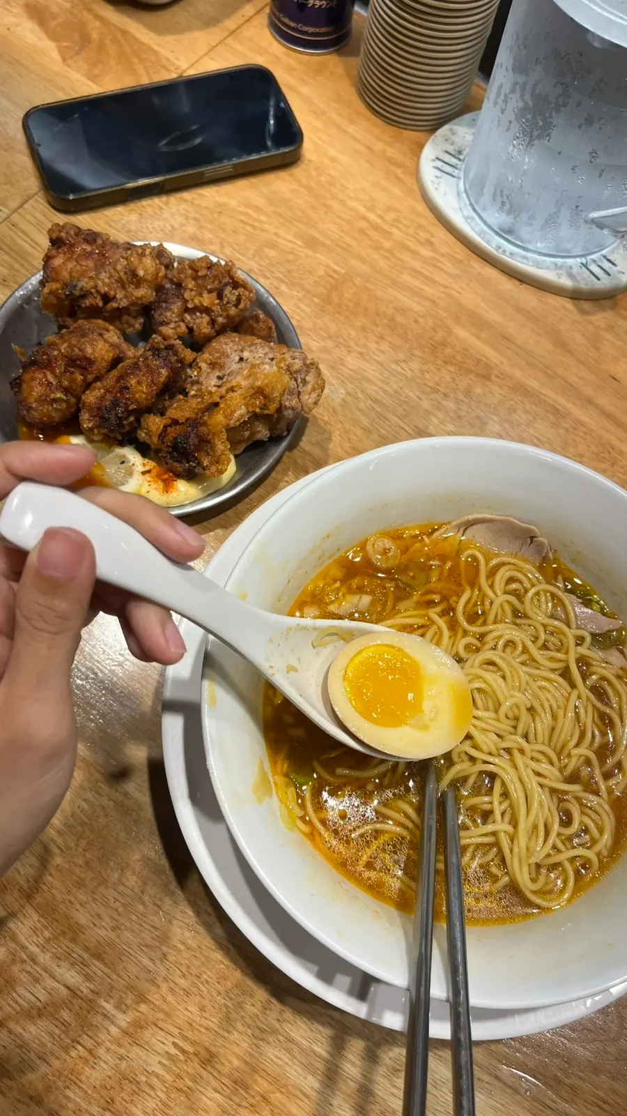 매운쇼유라멘 위 반숙란