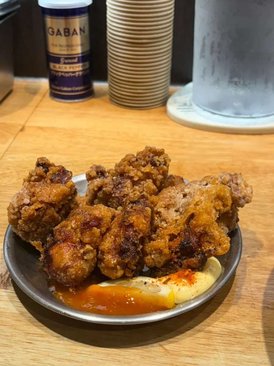 통통한 가라아게 조각 클로즈업