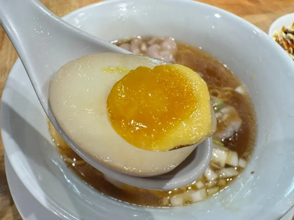 간장 베이스 쇼유라멘 국물과 면