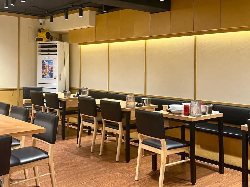 Dachi counter seats wrapped around the open kitchen at Mentsuru