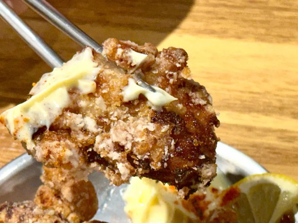 Plate of karaage served with chili sauce