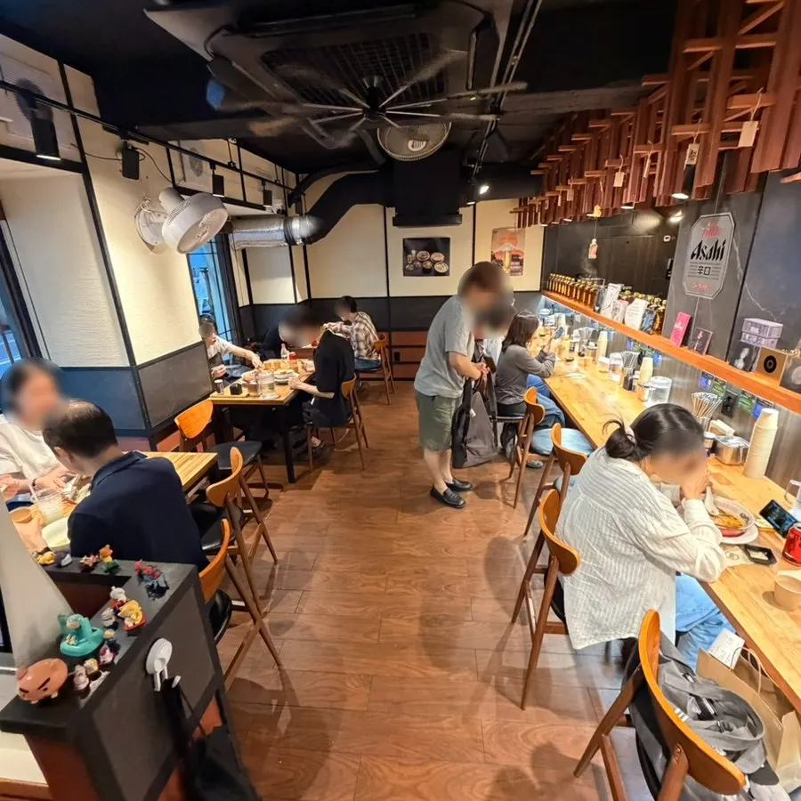 멘츠루 시청점 매장 내부