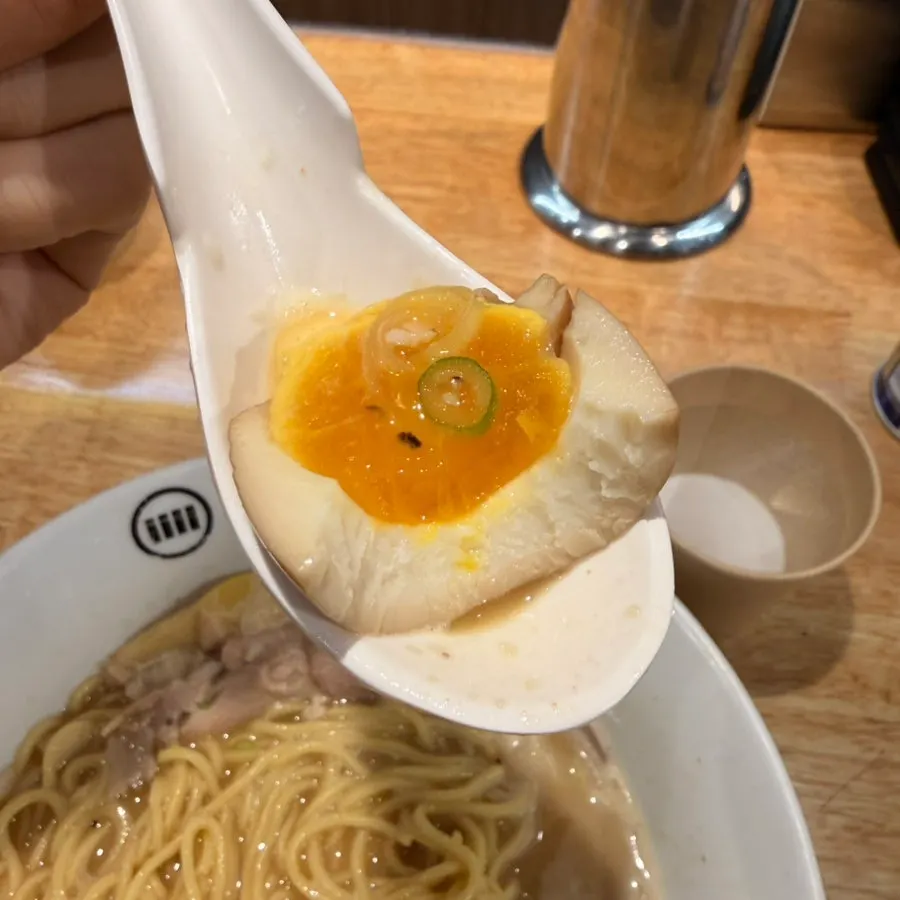 시오라멘 멘마·아지타마고·차슈 토핑