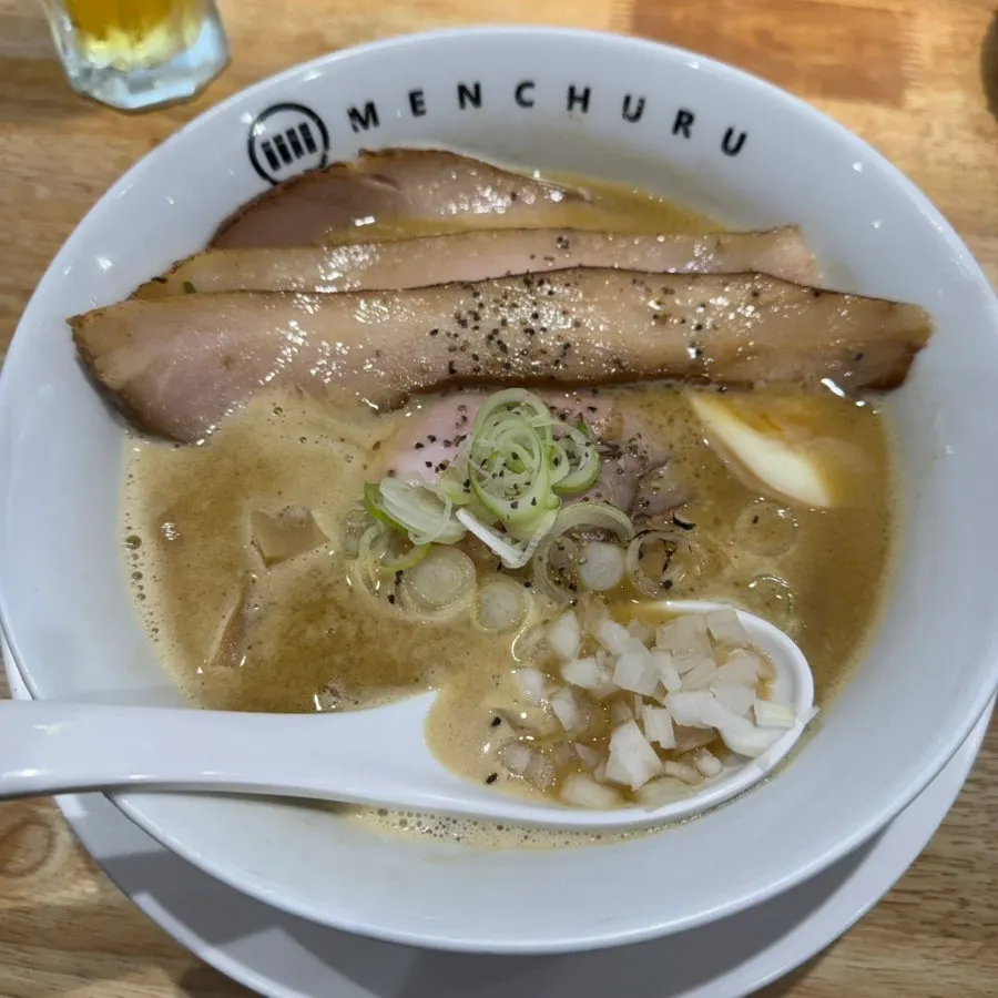 생맥주와 함께 놓인 토리파이탄