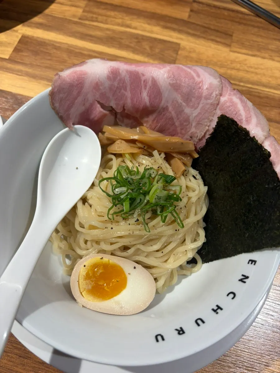 냉츠케멘 탱글한 면과 큼직한 고기