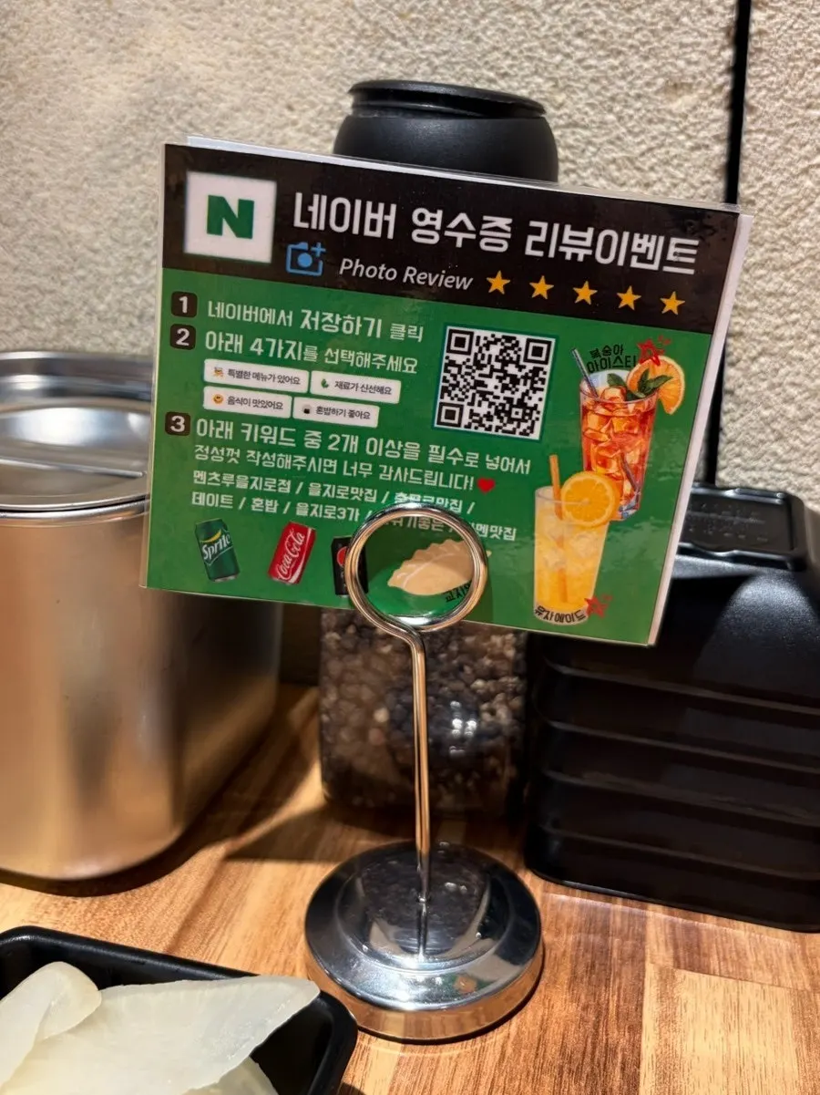 스테인리스 마감의 오픈 키친 주방