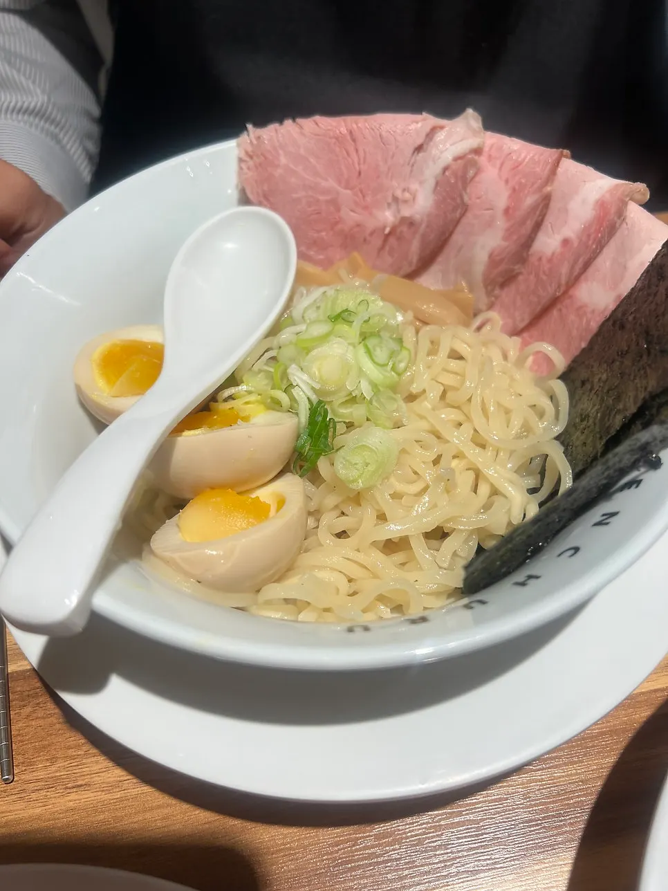 친구가 주문한 멘츠루 을지로점 라멘 한 그릇