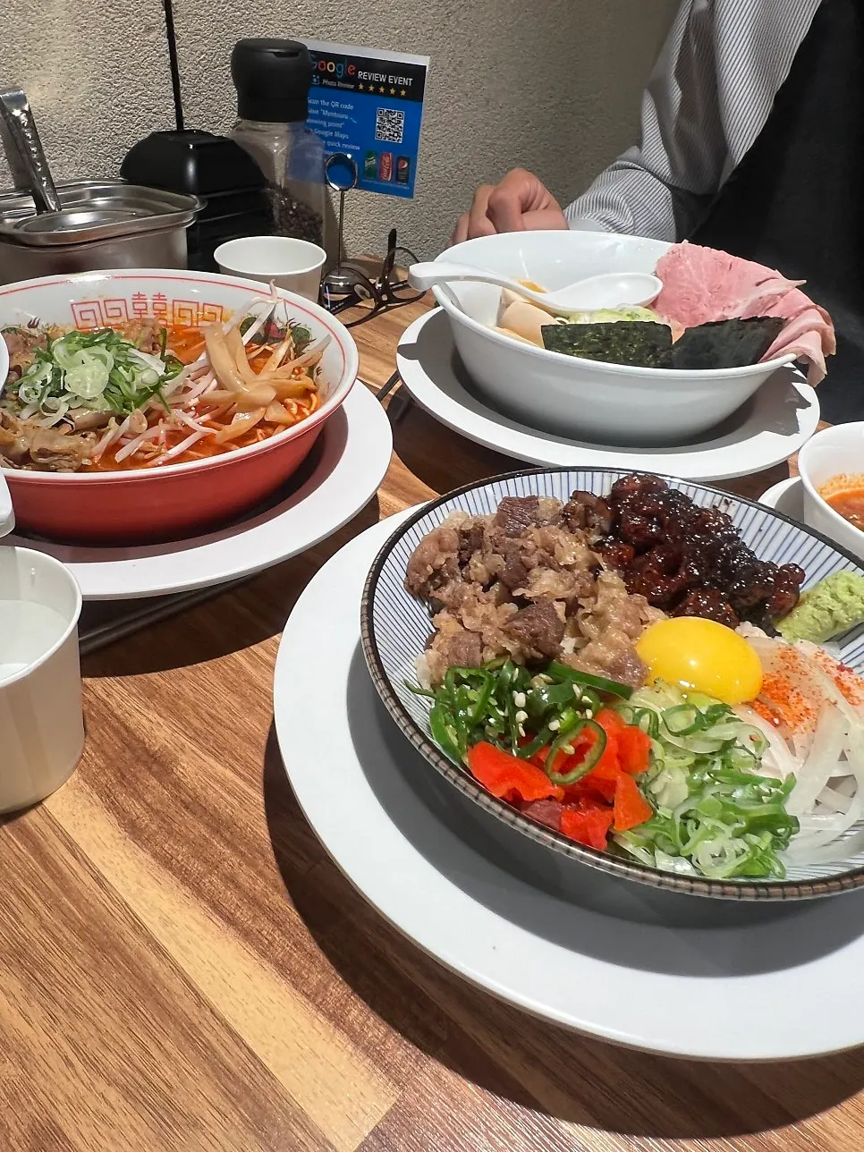 바삭하게 구워 나온 닭껍질교자