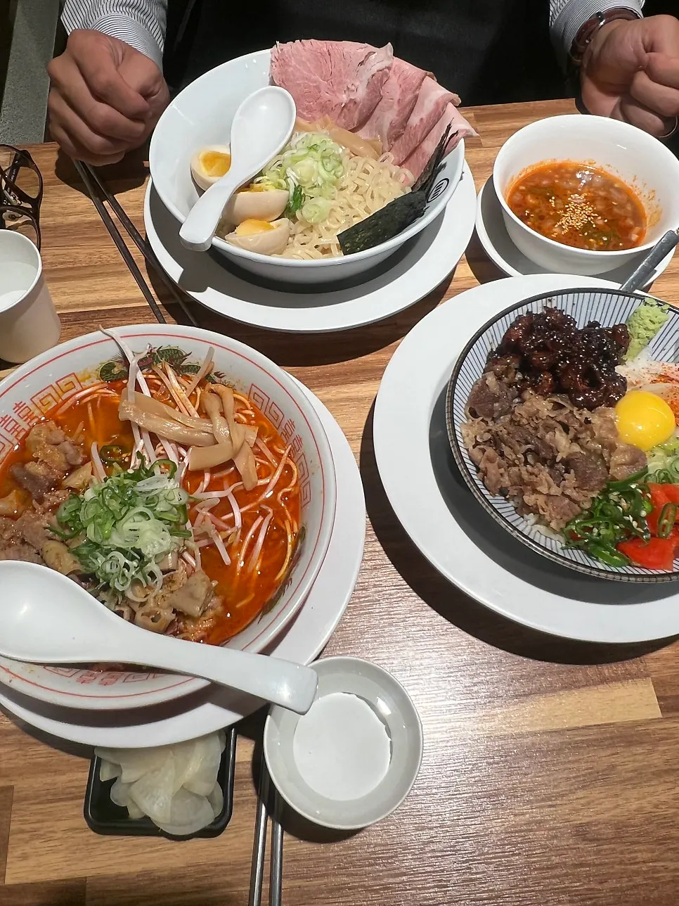닭껍질교자와 함께 차린 라멘 상차림