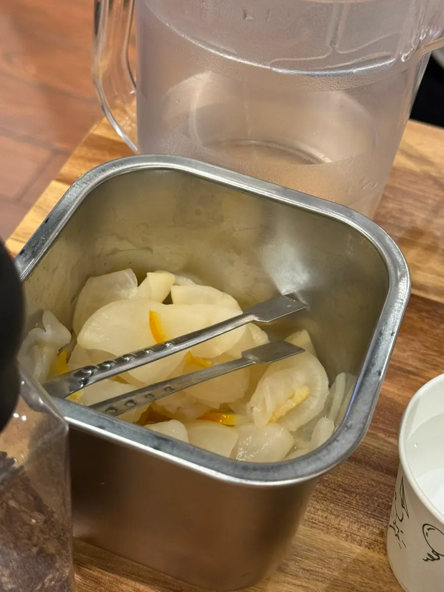 셀프로 덜어 먹는 단무지