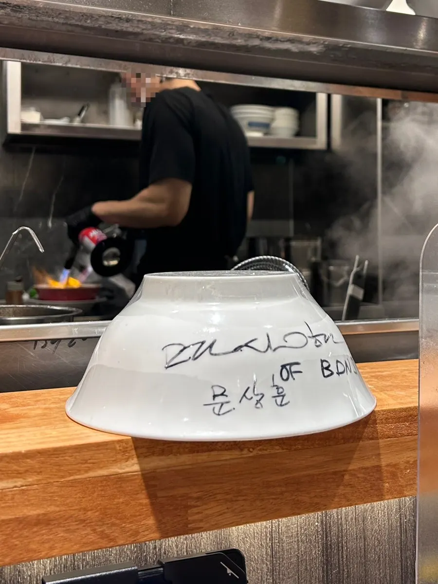 멘츠루 오픈키친과 바테이블