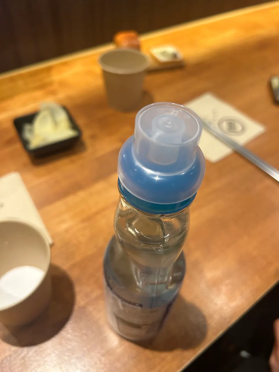 라무네 뚜껑 구슬 누르기 전 모습