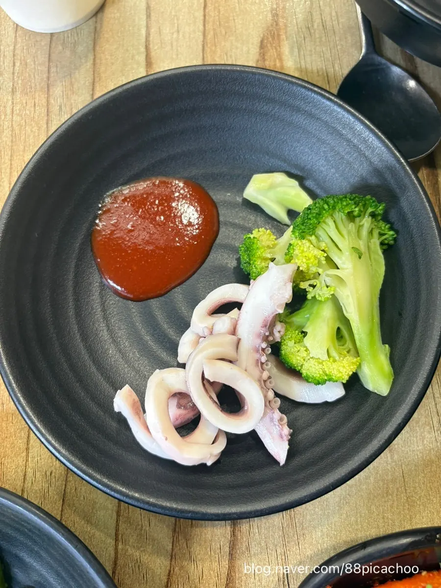 Variety of dishes in the family-style hanjeongsik course