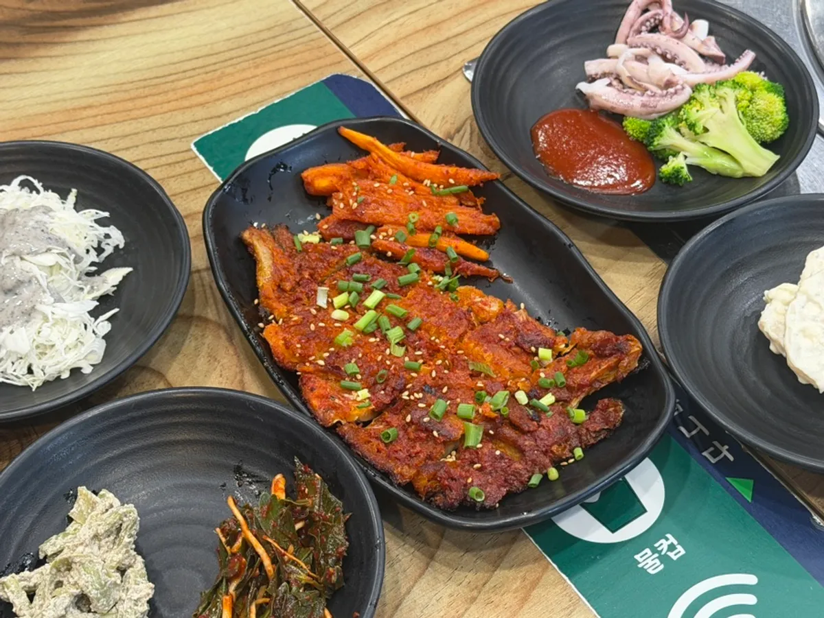 A tidy, neatly arranged Sanchaega Hanjeongsik table setting