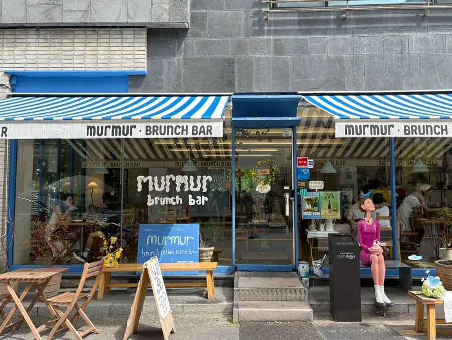 Exterior view of Meolmeol Pangyo, a brunch café in Baekhyeon-dong