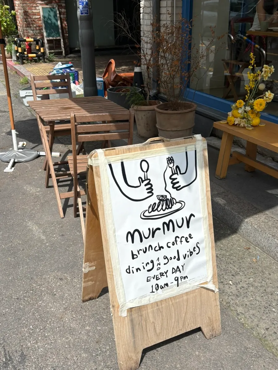 Cute, detailed interior of Meolmeol Pangyo