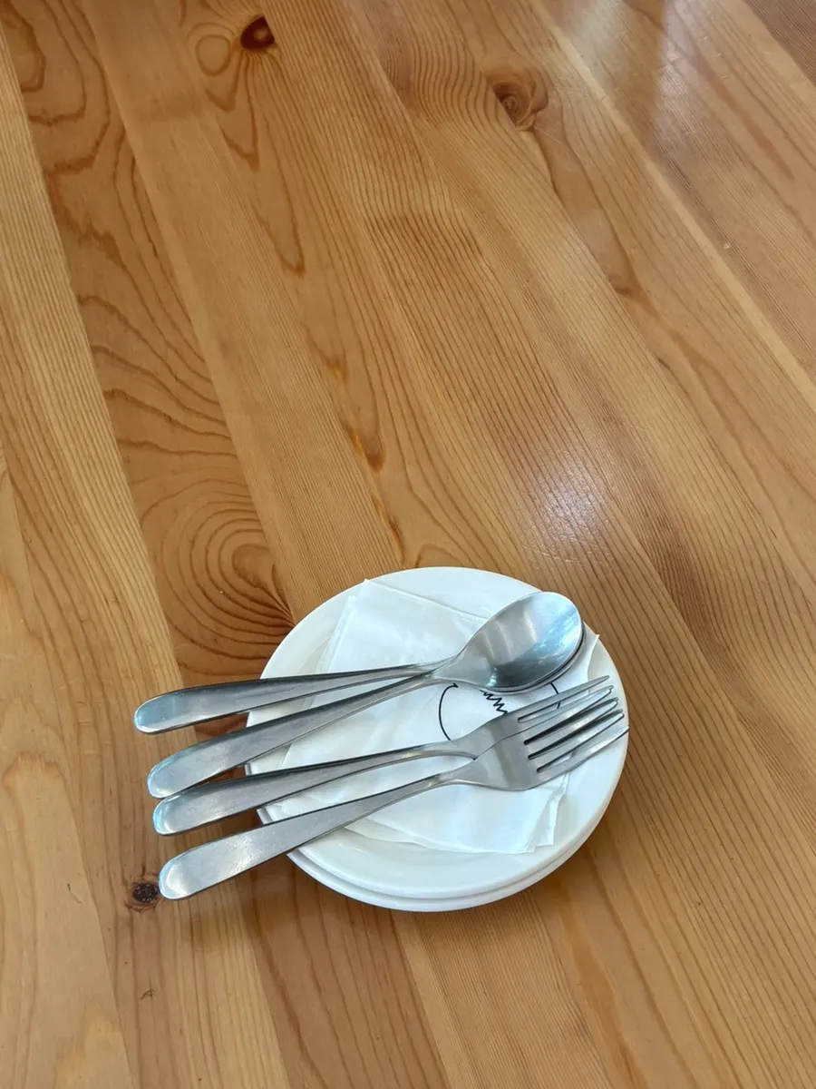 Table with a glass of water full of ice