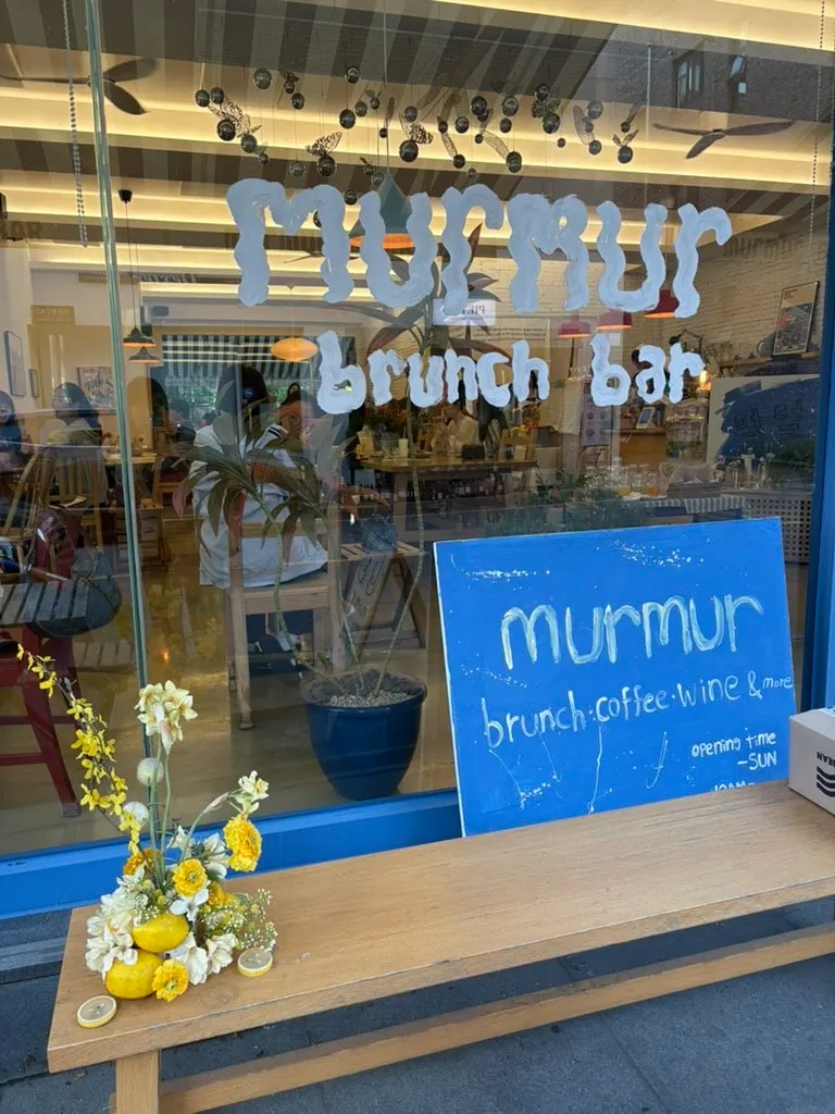블루 컬러가 돋보이는 멀멀 판교 건물
