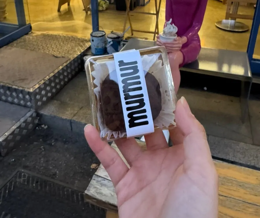 The complimentary dujjonku snack