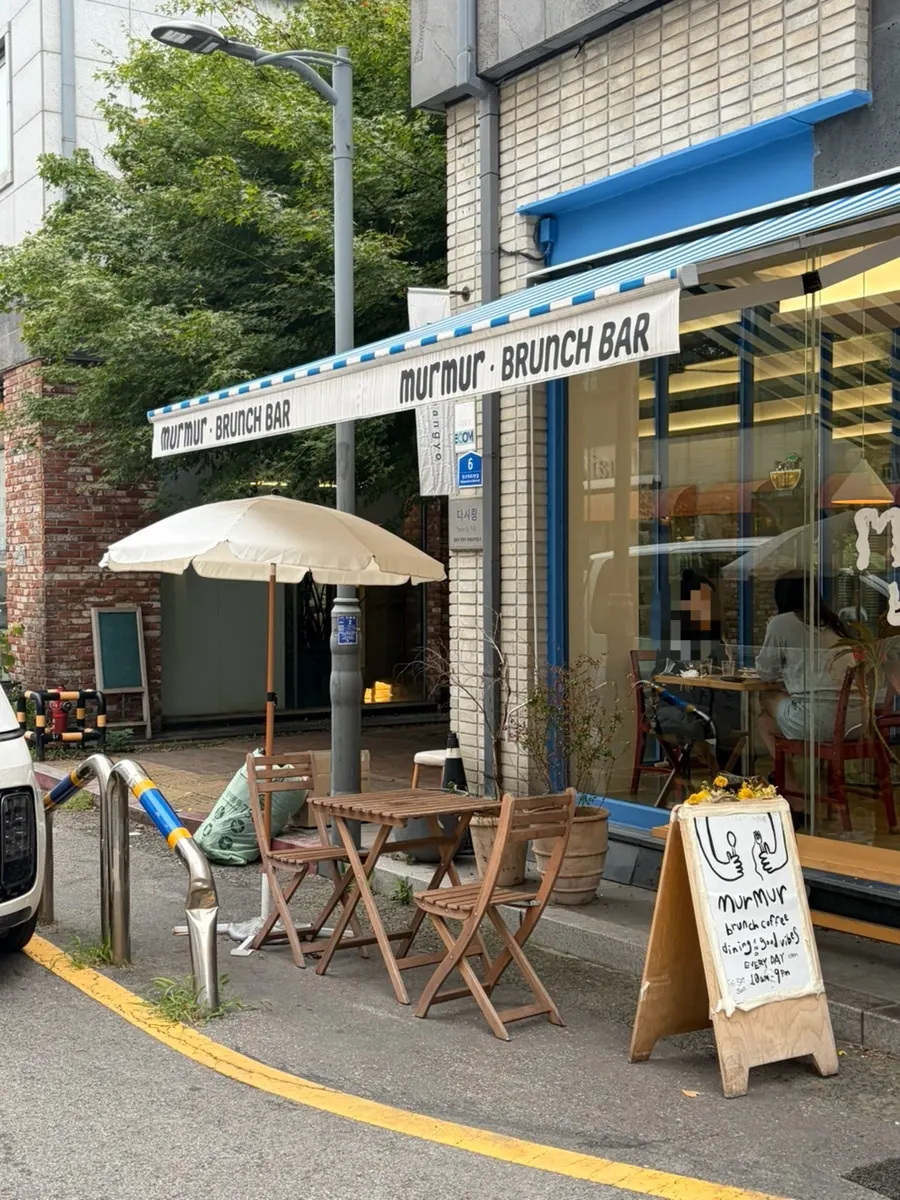 First shot of Meolmeol Pangyo brunch café in Baekhyeon-dong