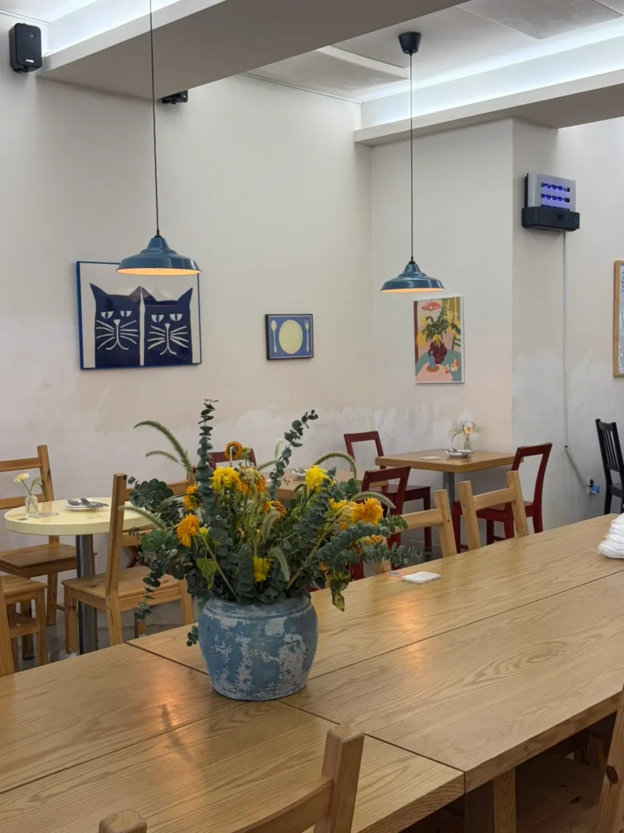 Relaxed early evening seating at Meolmeol Pangyo