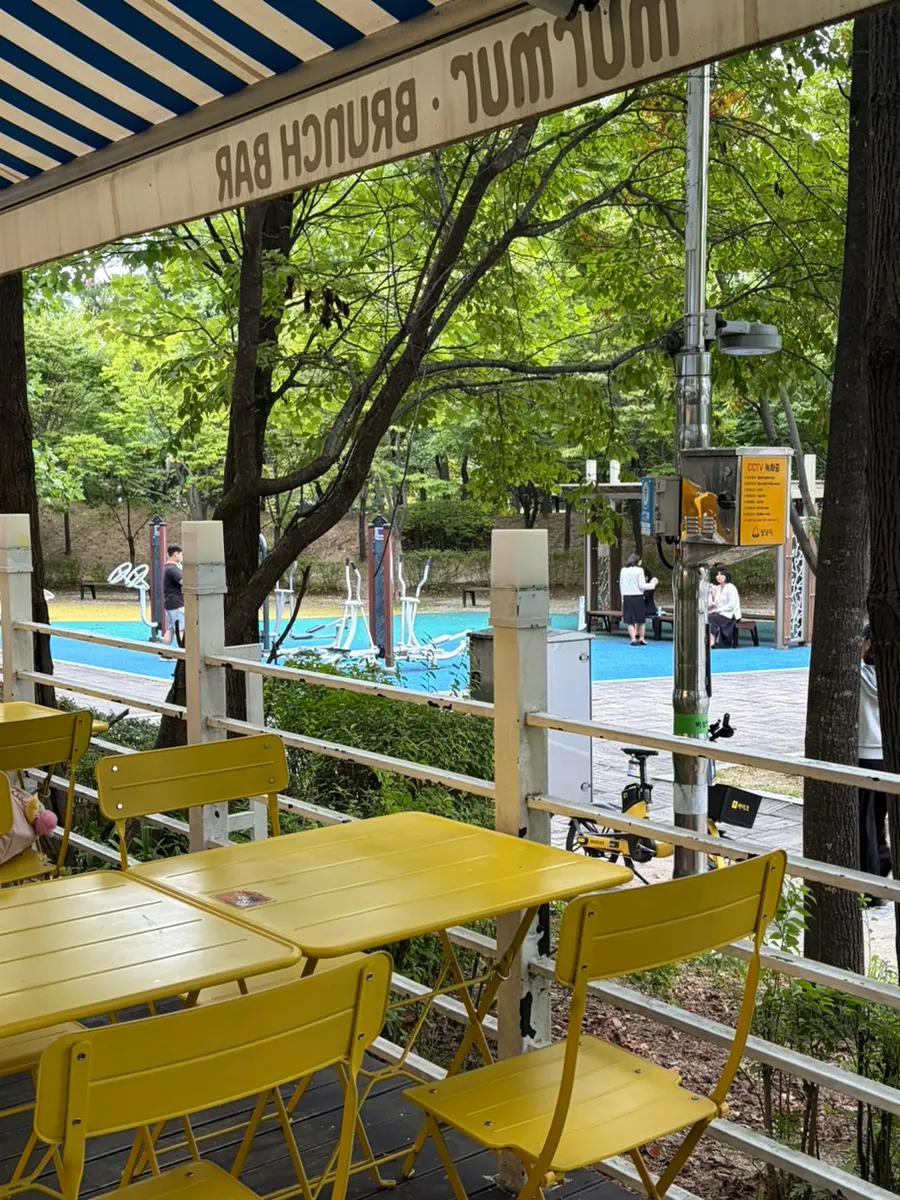 Detox-style water with lemon and herbs at Meolmeol Pangyo