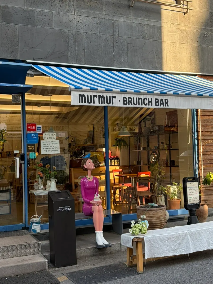 Meolmeol Pangyo, a brunch café on the Baekhyeon-dong café street